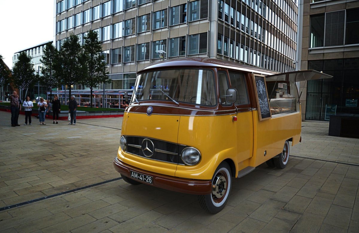 Mercedes Hi-up