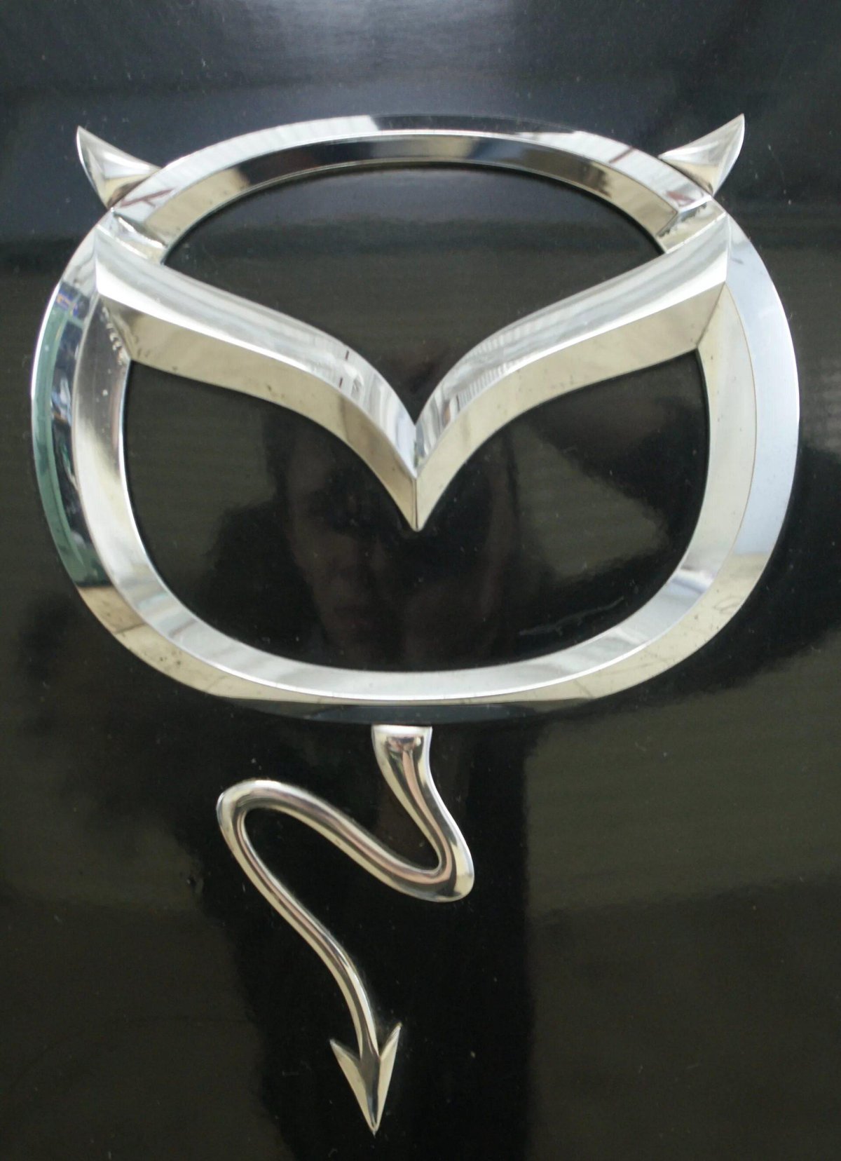 Шильдик 2.2 дизель Мазда