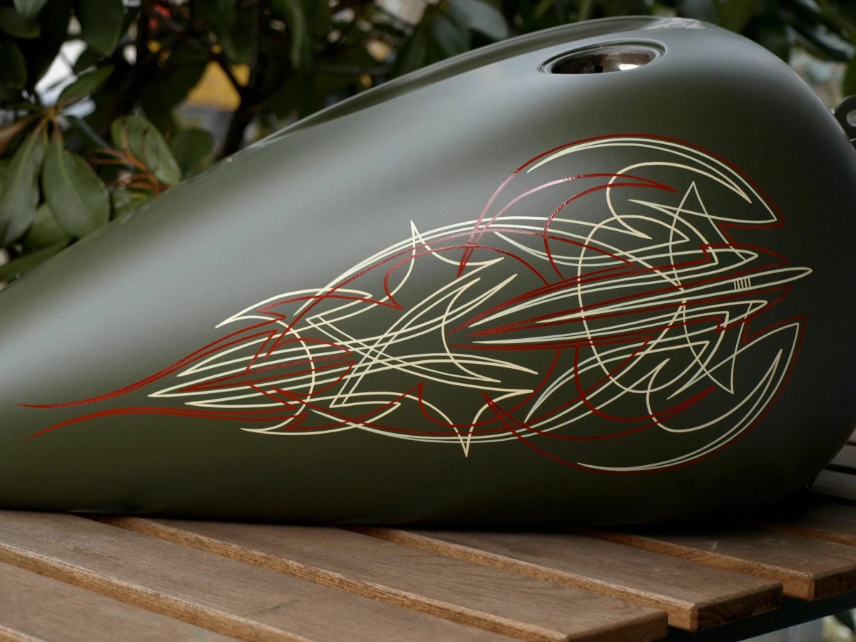 Harley Пинстрайпинг