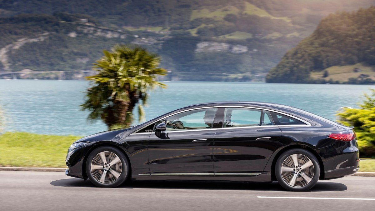 Мерседес EQS 580