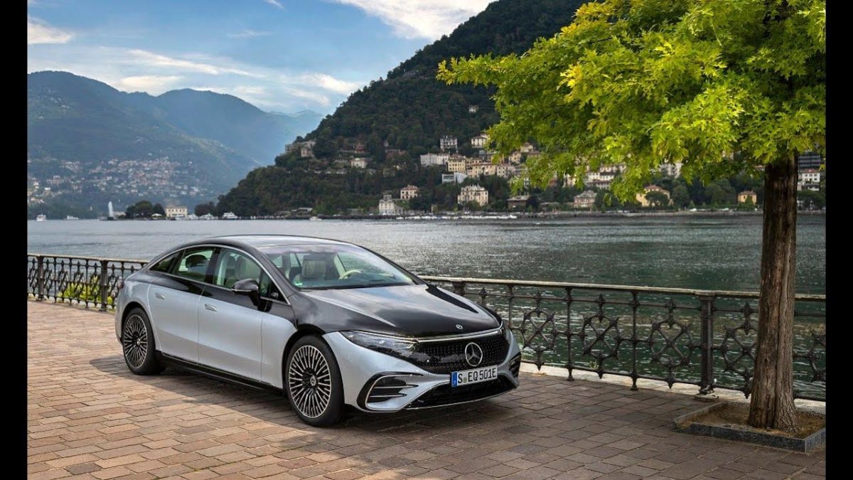 Мерседес EQS 2022