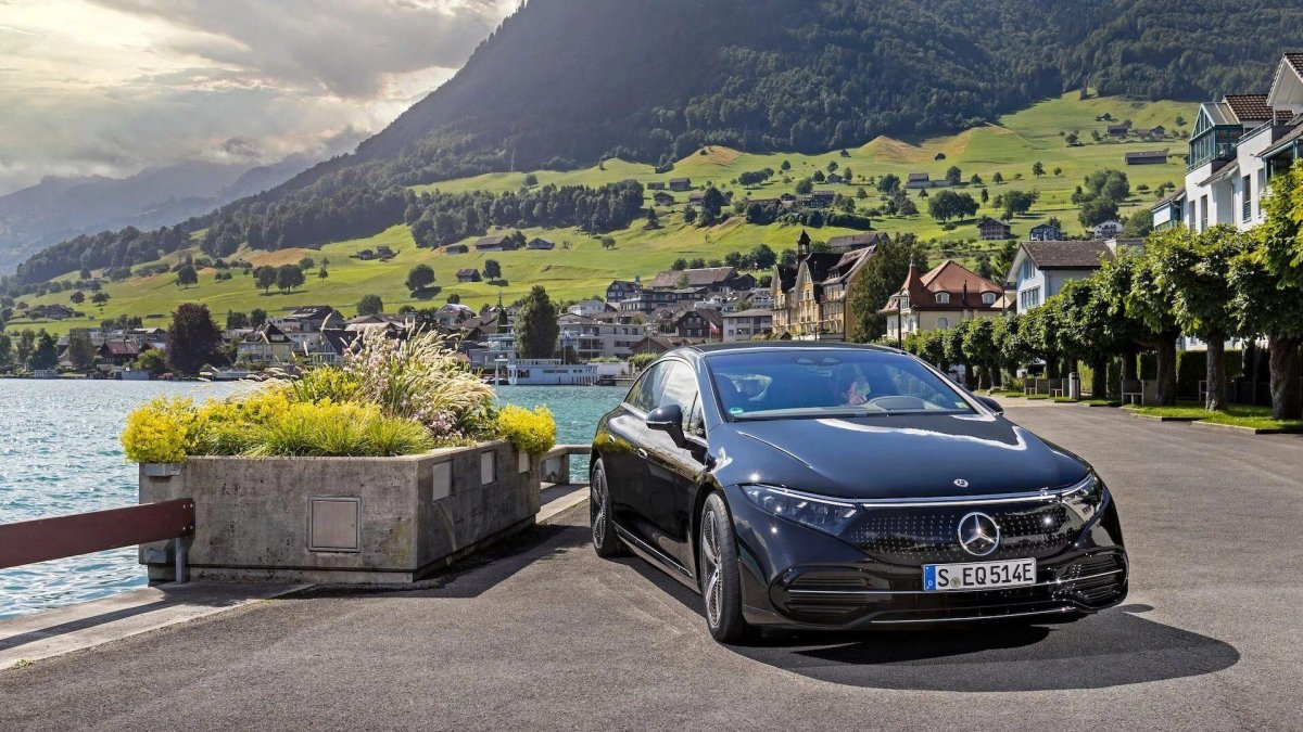 Мерседес Бенц EQS 580