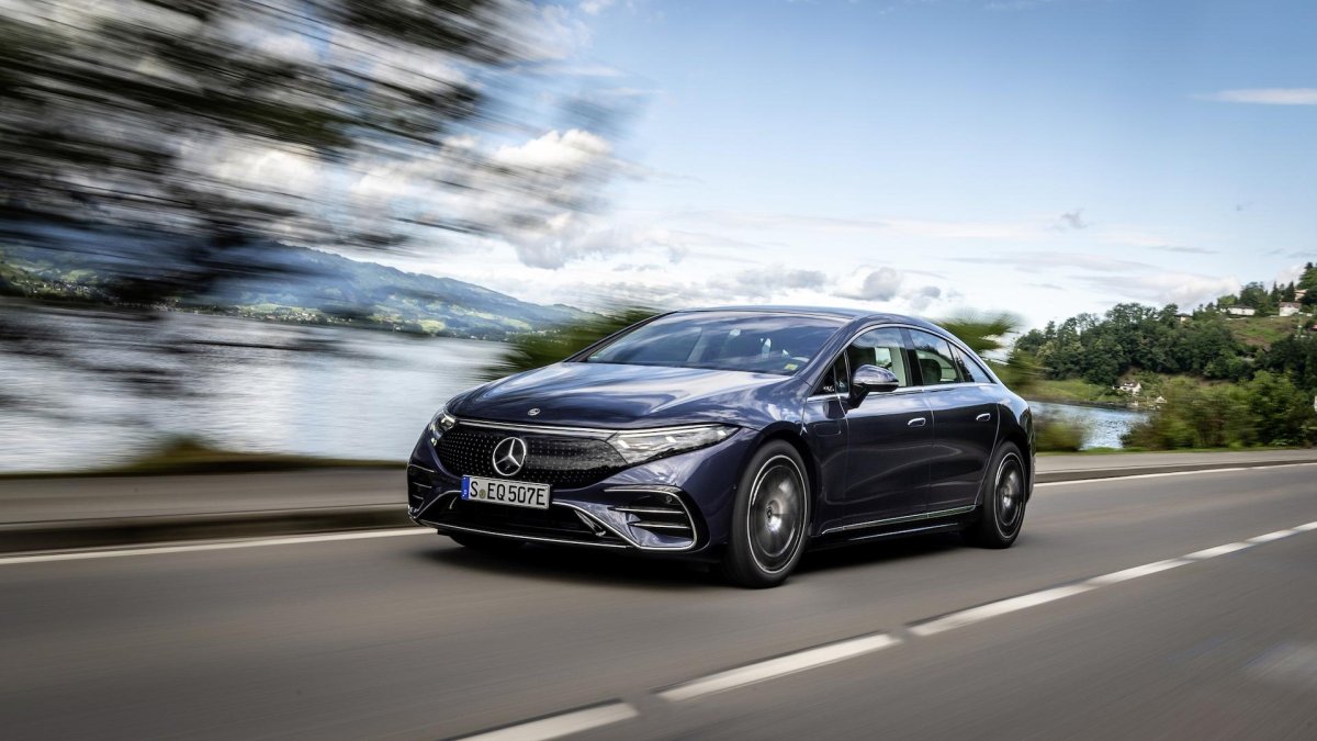 Мерседес EQS 2021