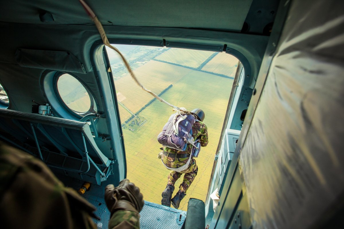 Прыжки с вертолета ми 8 с парашютом