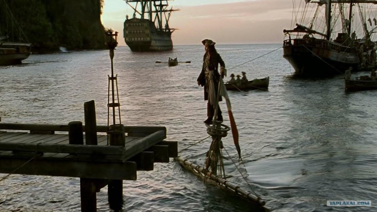 Капитан Джек Воробей на тонущем корабле