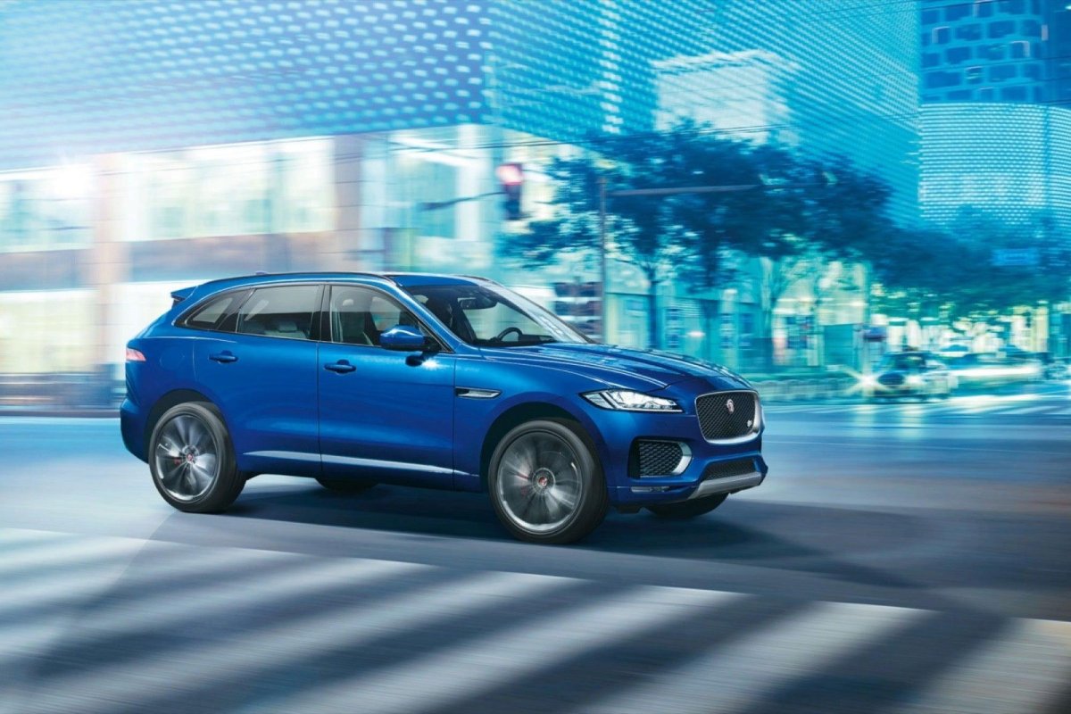 Ягуар f Pace 2018