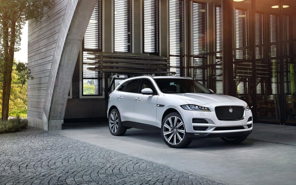 Jaguar f-Pace белый