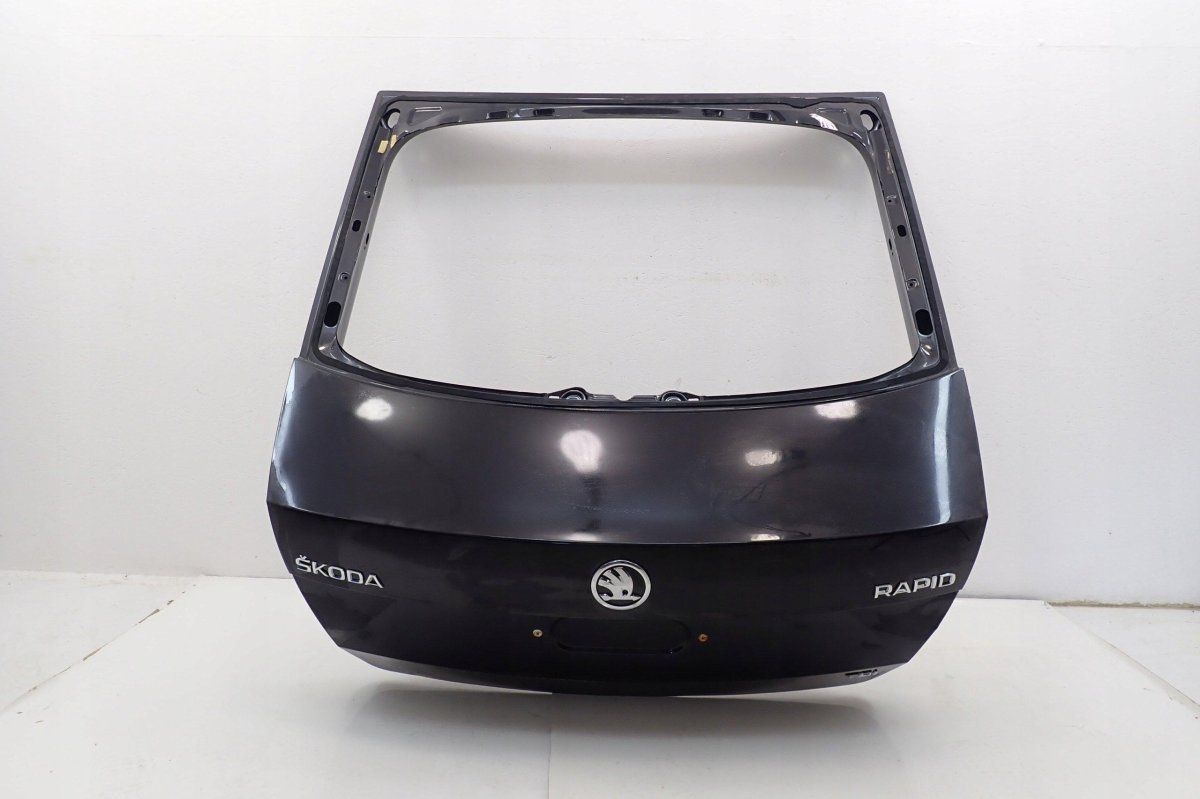 Шкода Рапид задняя крышка багажника