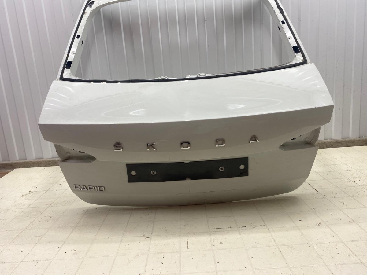 Как выглядит крышка багажник Шкода Рапид 2021 года