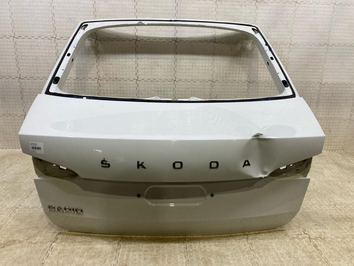 Skoda Rapid крышка багажника