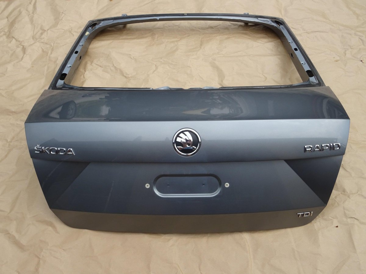 Skoda Rapid крышка багажника