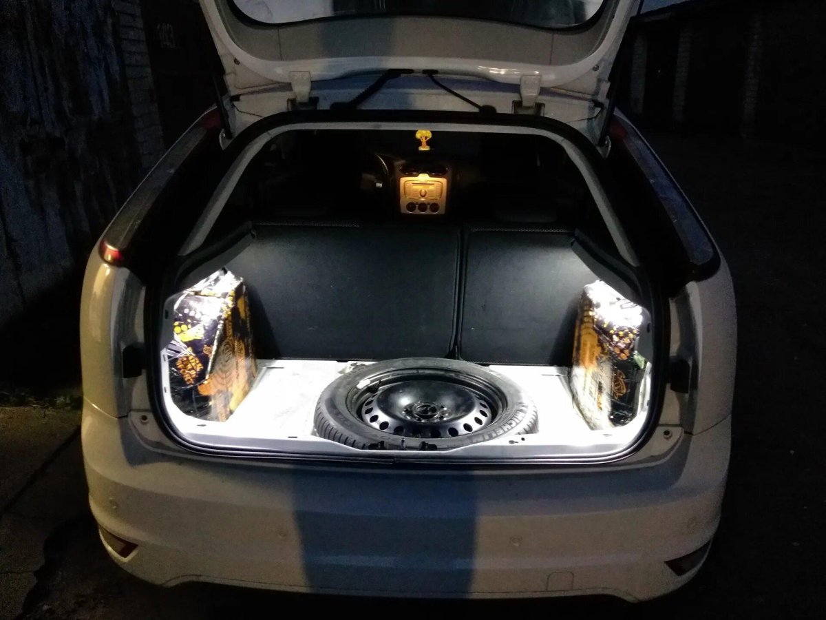 Подсветка багажника Форд фокус 2