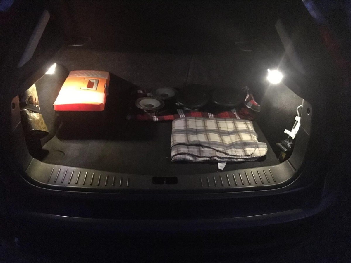 Плафон подсветки багажника Форд фокус 2