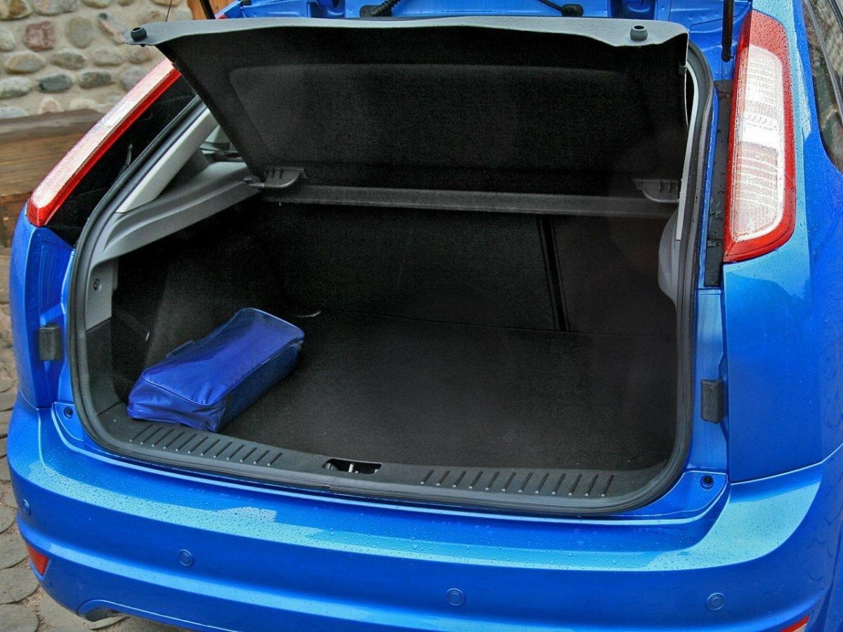 Ford Focus 2 хэтчбек багажник