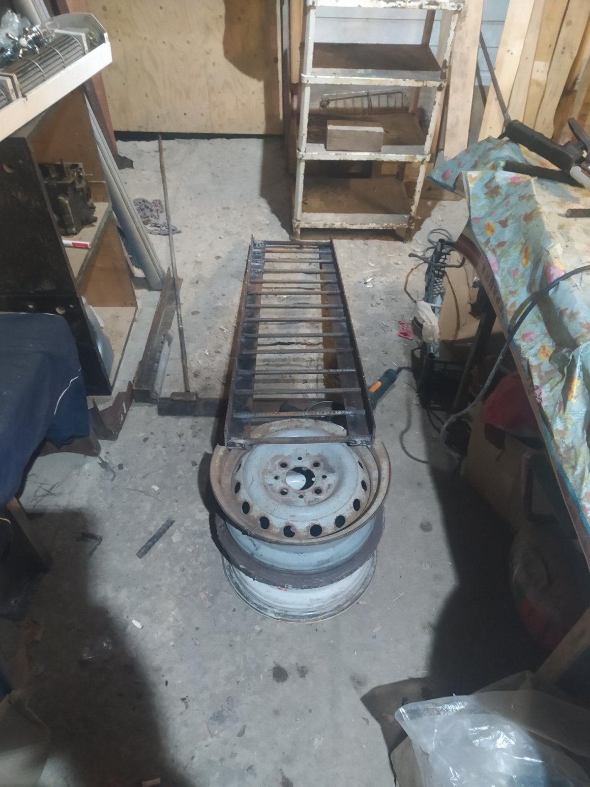 Мини эстакада из колесных дисков своими руками