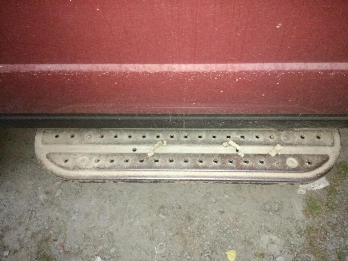 Откидная подножка на Соболь 4х4