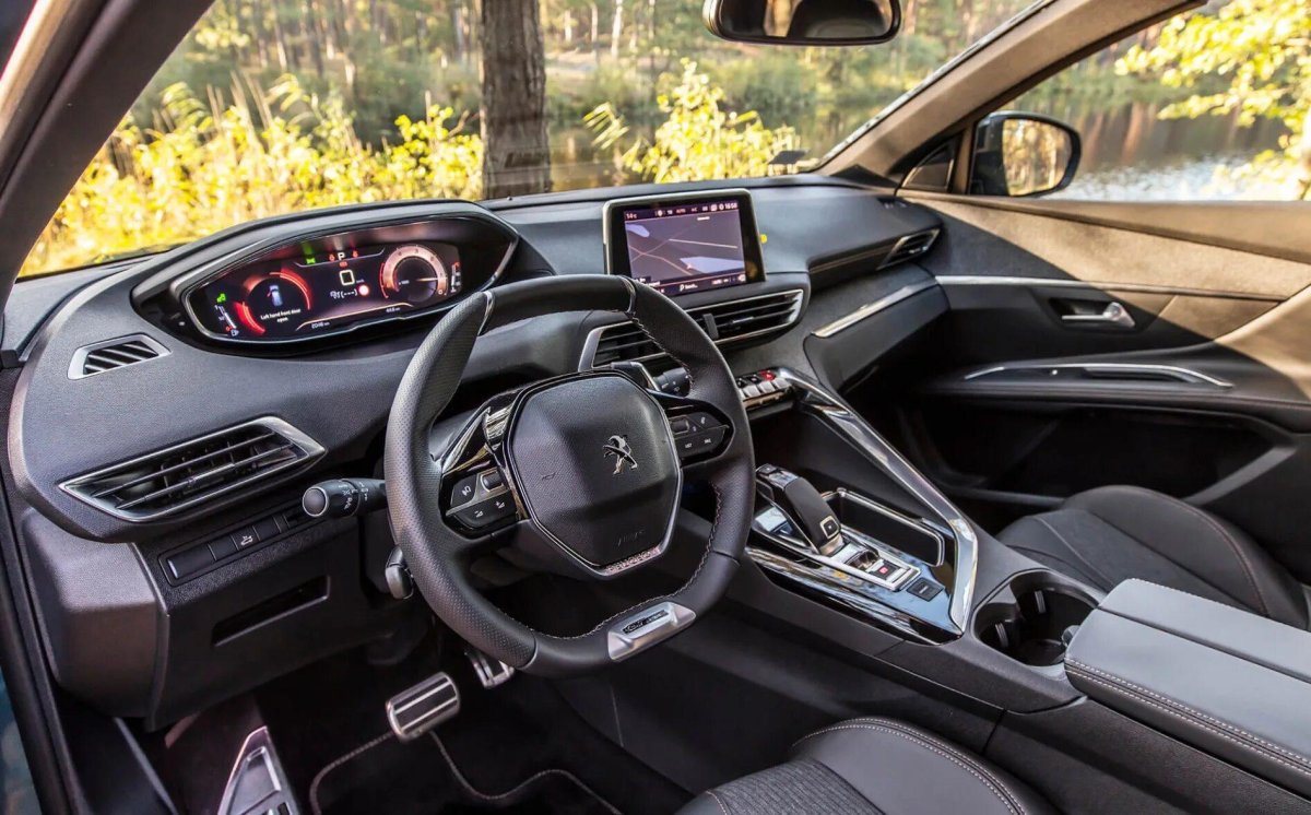 Пежо 5008 2021 салон