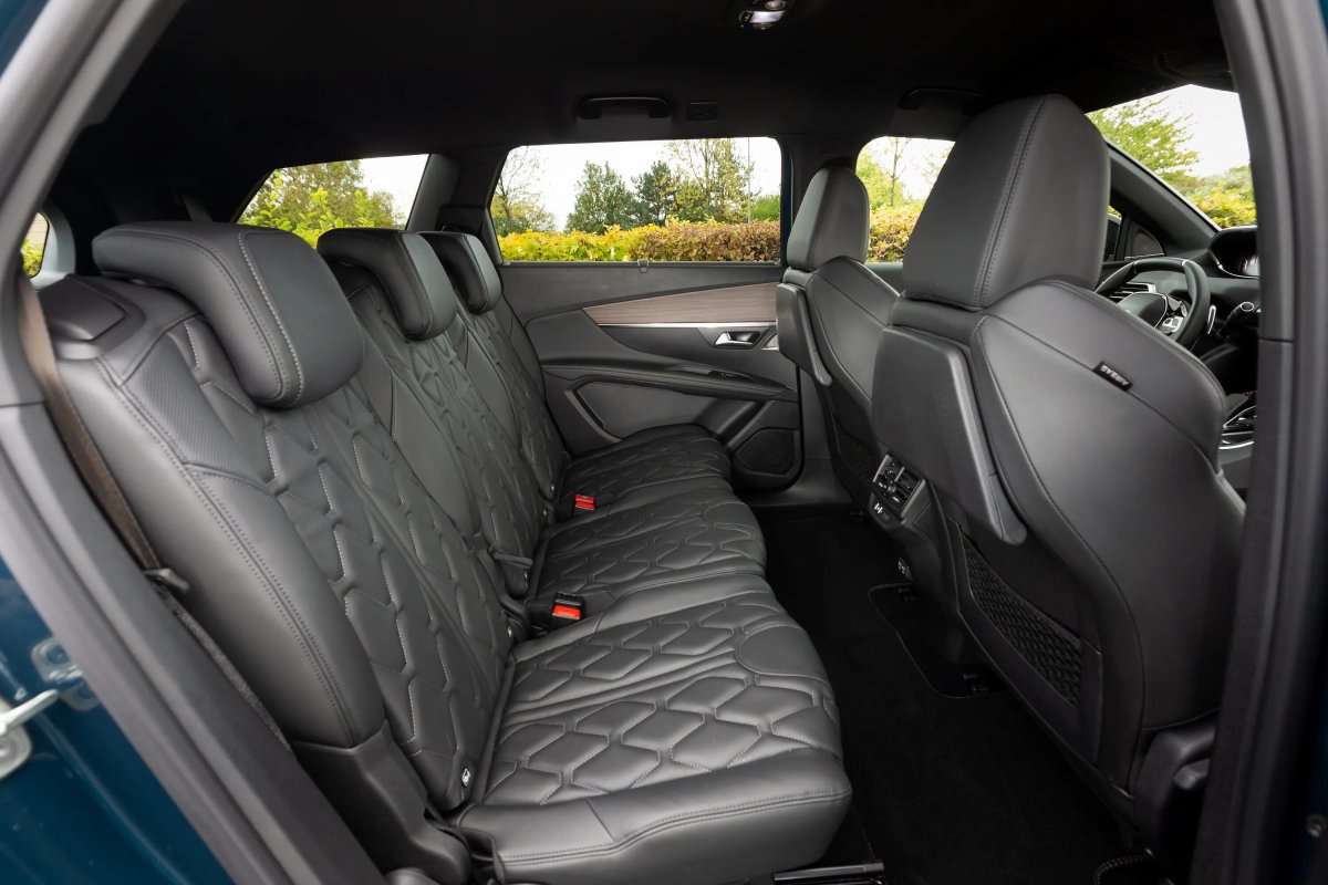 Peugeot 5008 2021 салон