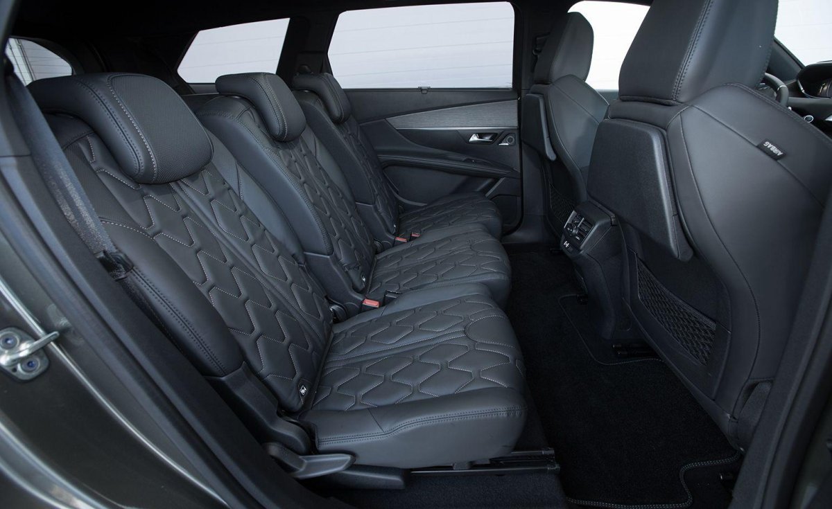 Peugeot 5008 салон