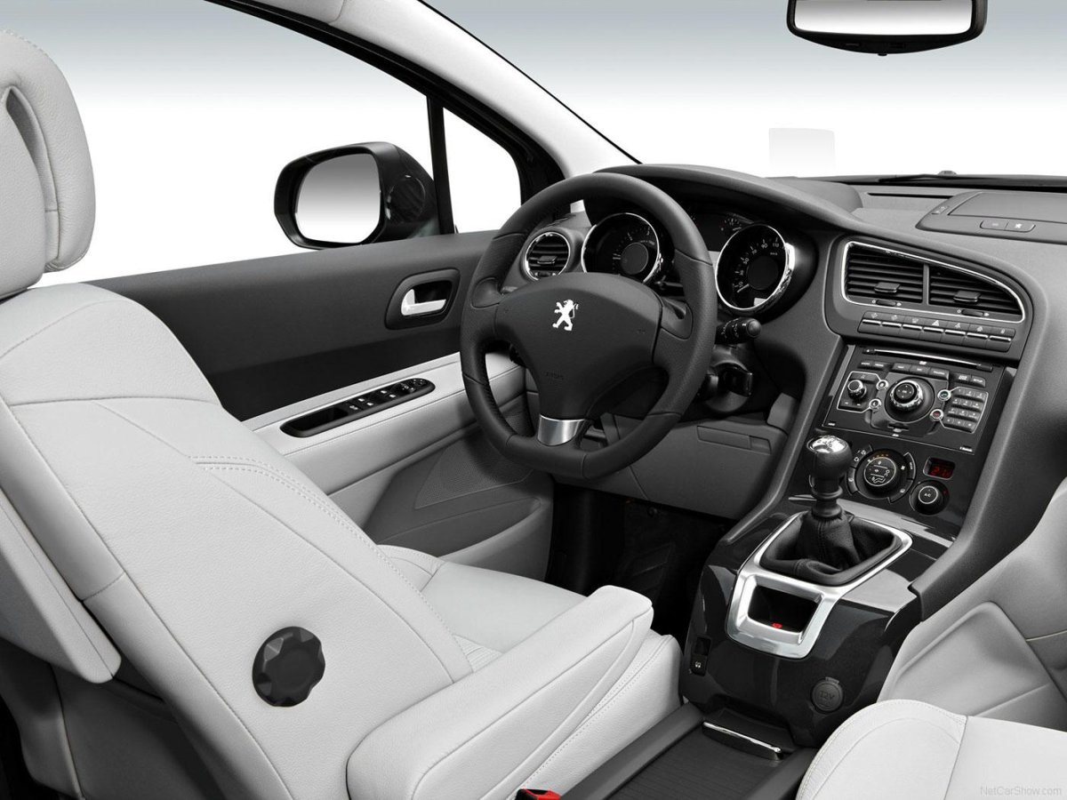 Peugeot 5008 интерьер