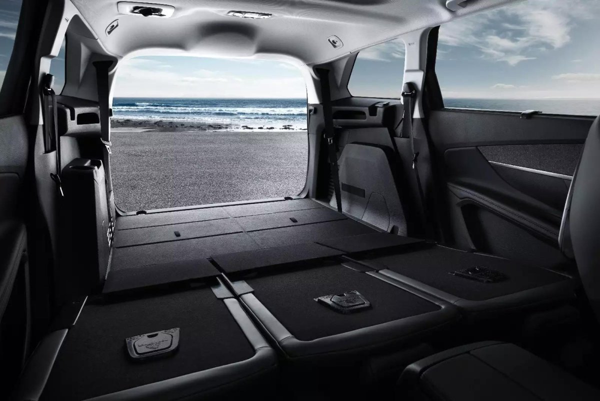 Peugeot 5008 интерьер