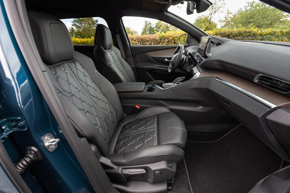 Пежо 5008 салон внутри