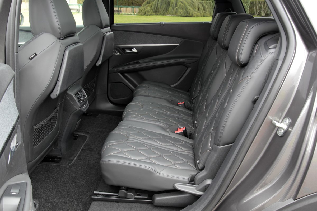 Пежо 5008 интерьер