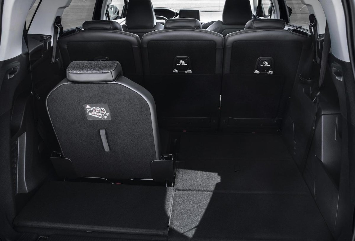 Peugeot 5008 2021 салон