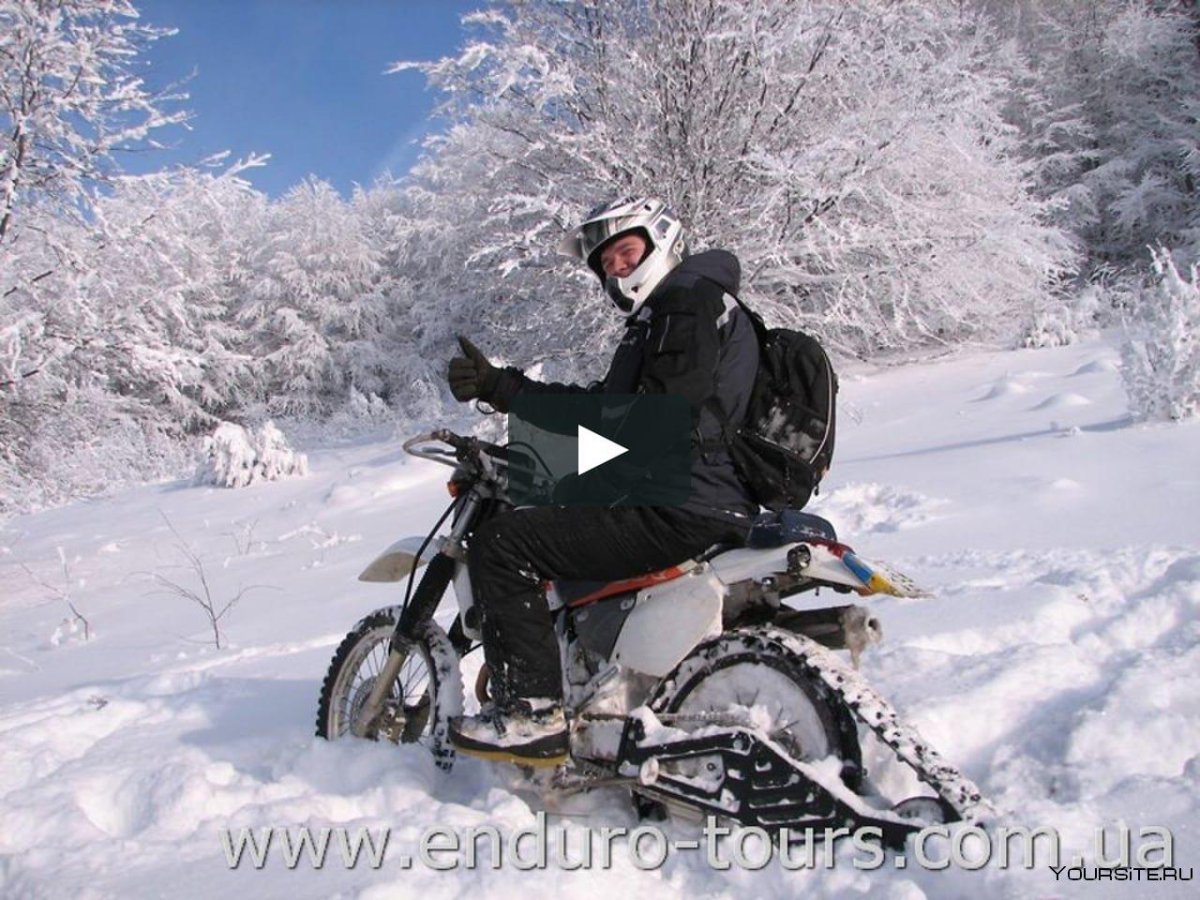 Мотоцикл в снегу