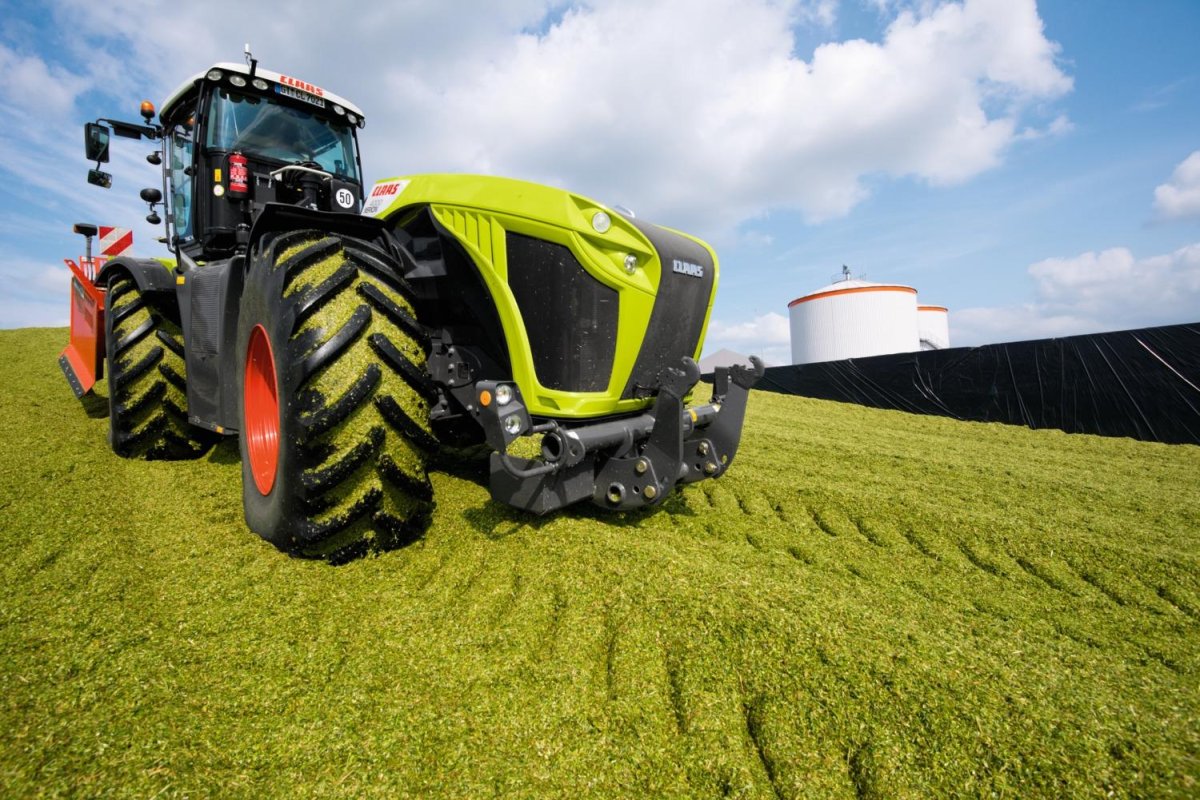 Трактор CLAAS Xerion 4000