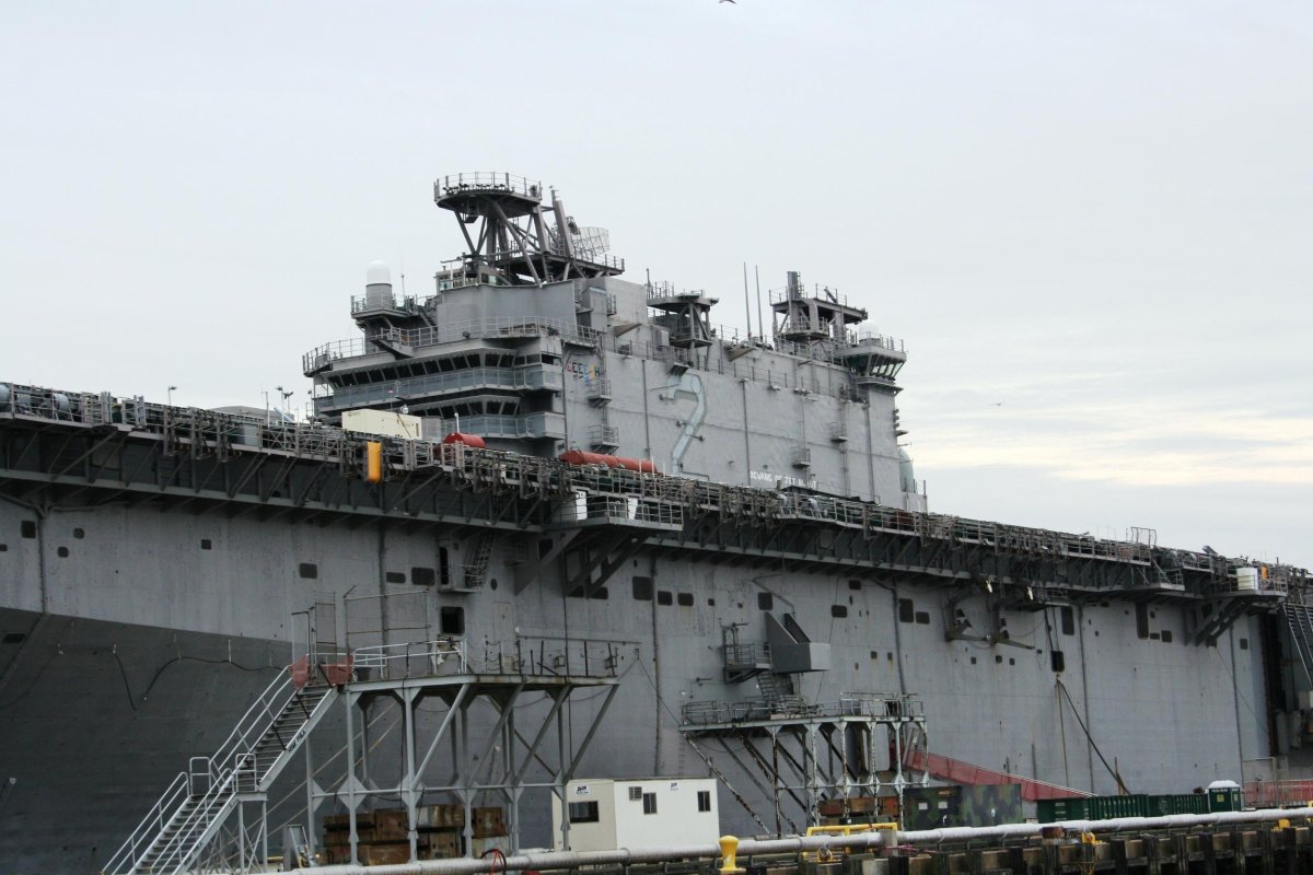 Вертолетоносец Тарава