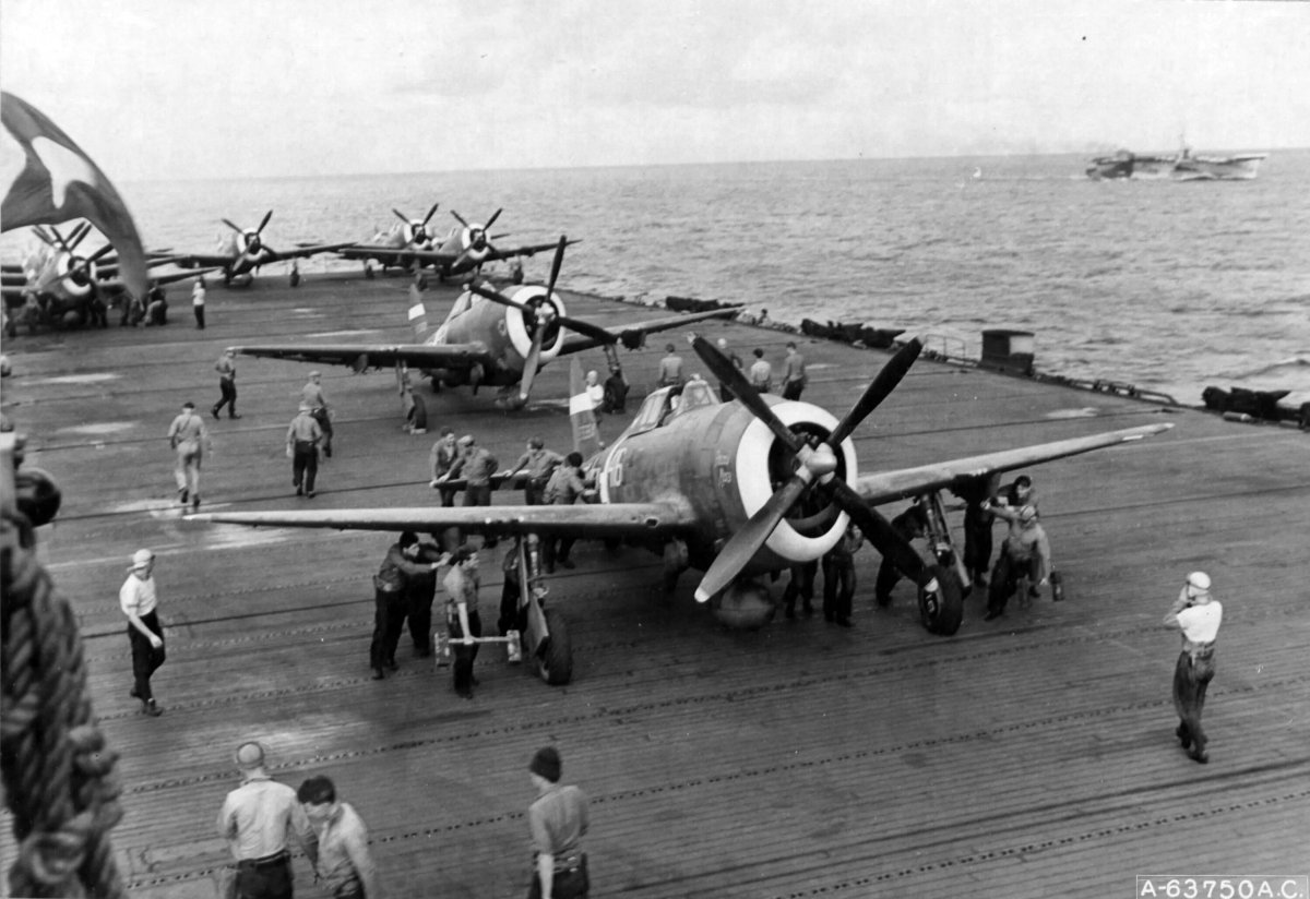 P-47 Thunderbolt на авианосце