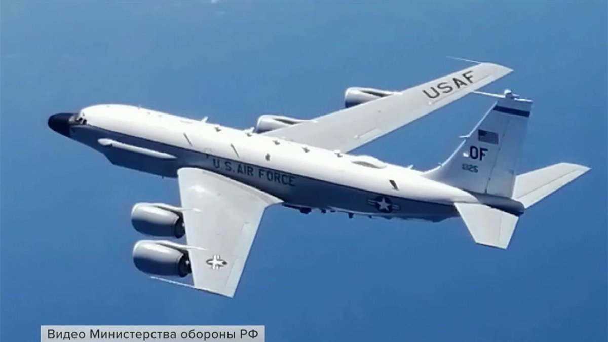 Самолет разведчик США АВАКС