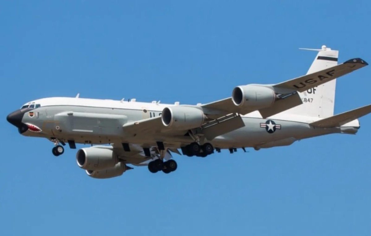 RC 135w самолет