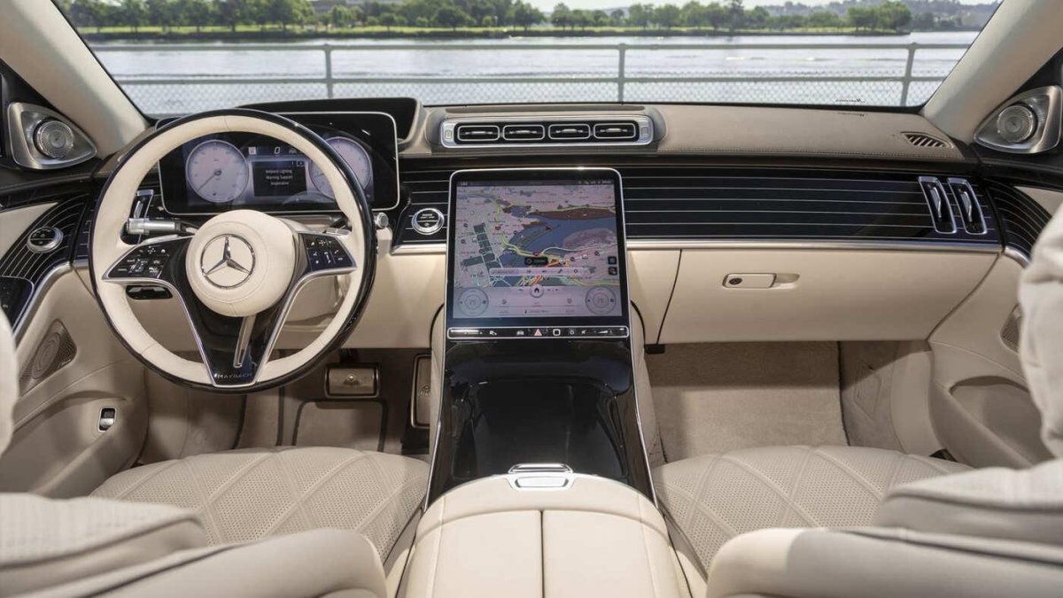 Мерседес Майбах 2022