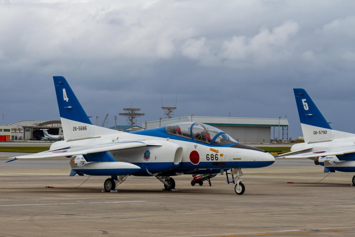 Т4 голубой Импульс самолет