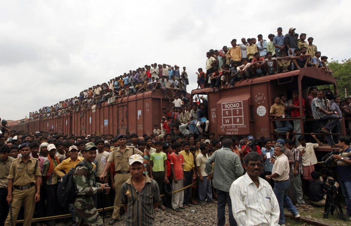 Пассажирский поезд в Индии