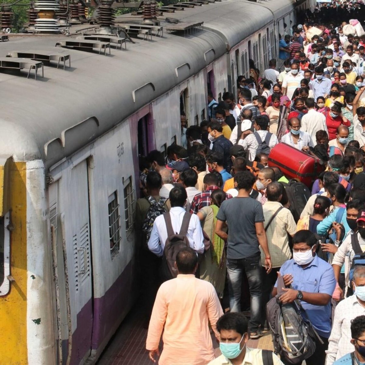 Пассажирский поезд в Индии