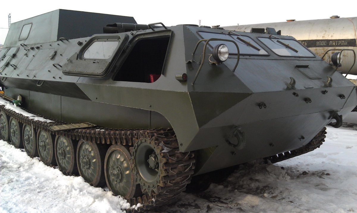 Гусеничный Транспортер-тягач МТ-ЛБ