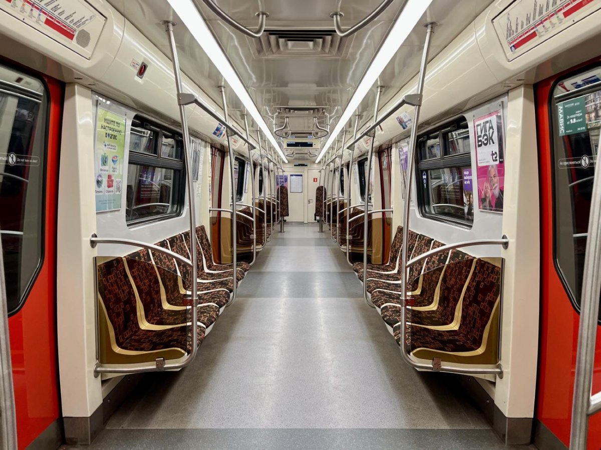 Вагон метро Балтиец внутри