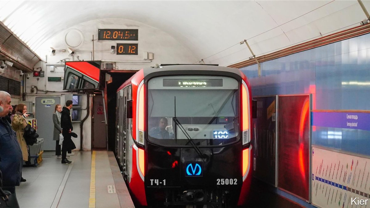 Поезд метро Балтиец Санкт-Петербург