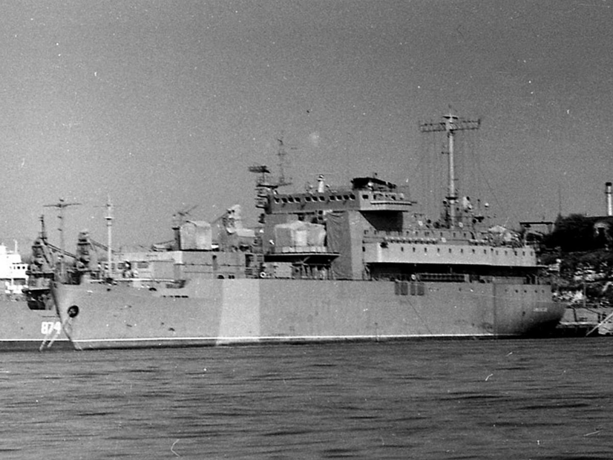 Опытовое судно Диксон