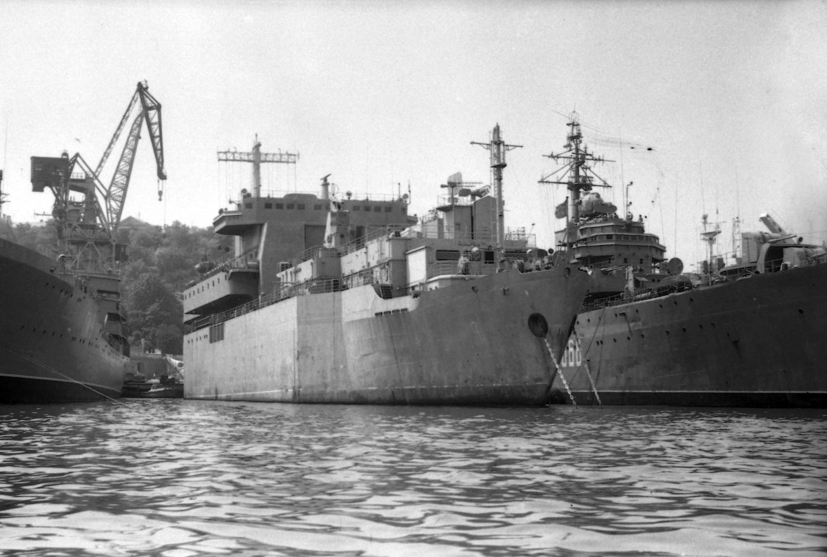 Опытовое судно Диксон