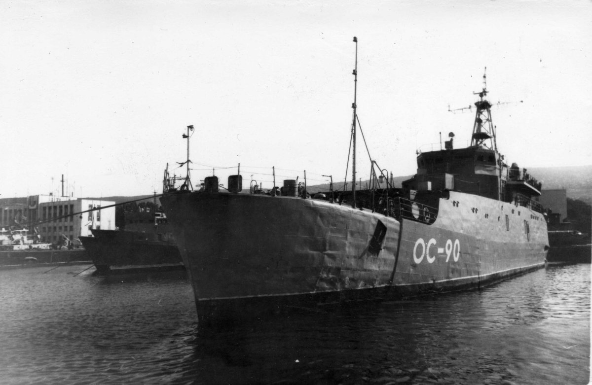 Опытовое судно Диксон