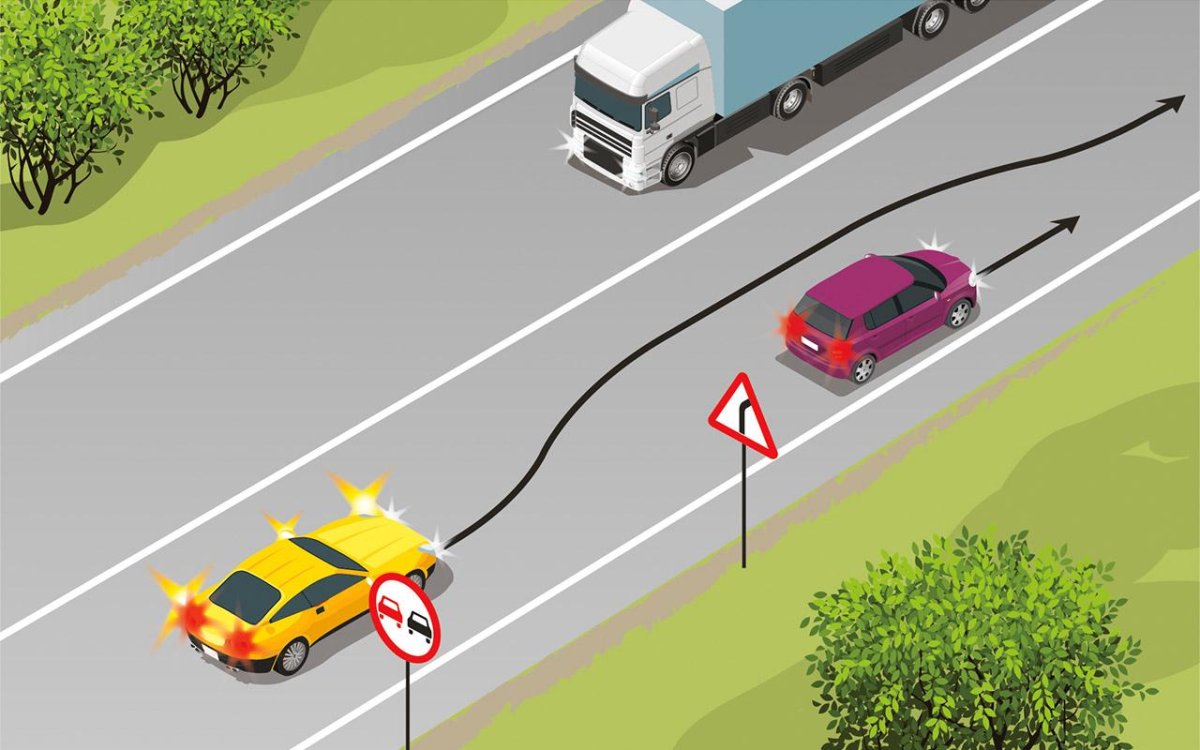 Водитель легкового автомобиля в данной ситуации