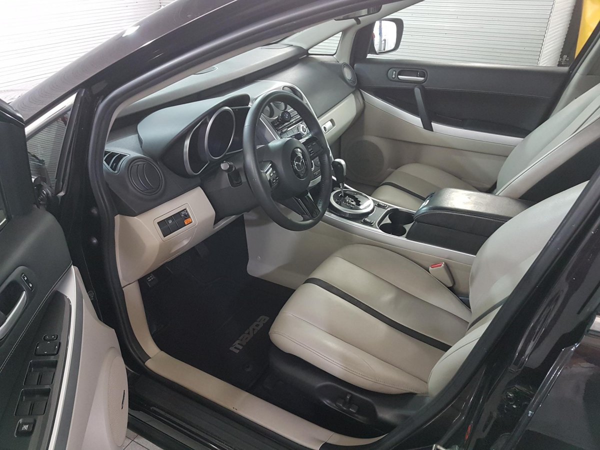 Мазда сх7 салон белый