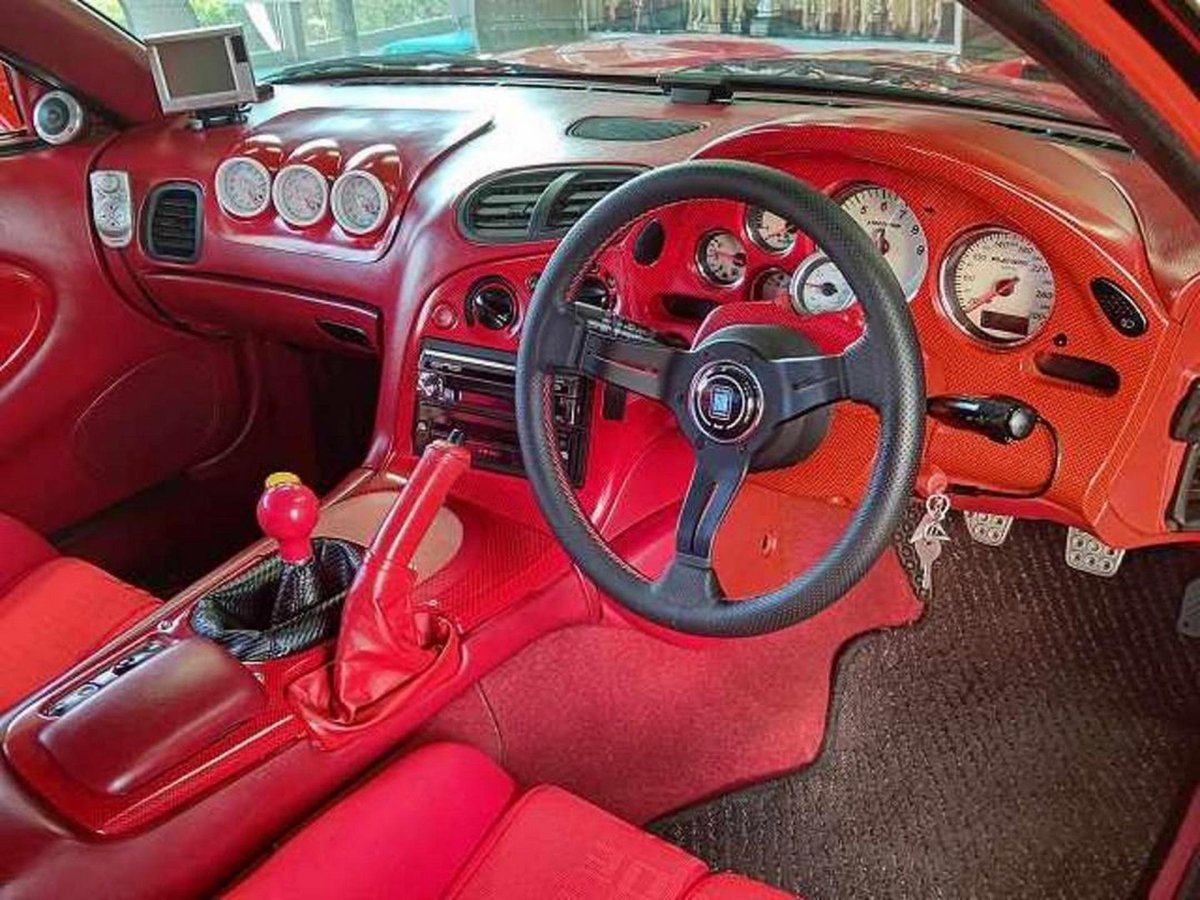 Салон машины внутри