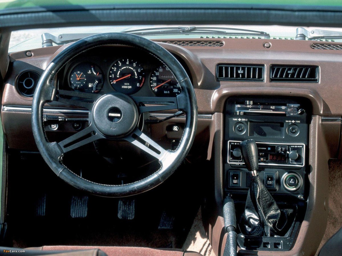 Mazda RX-7 1978 салон