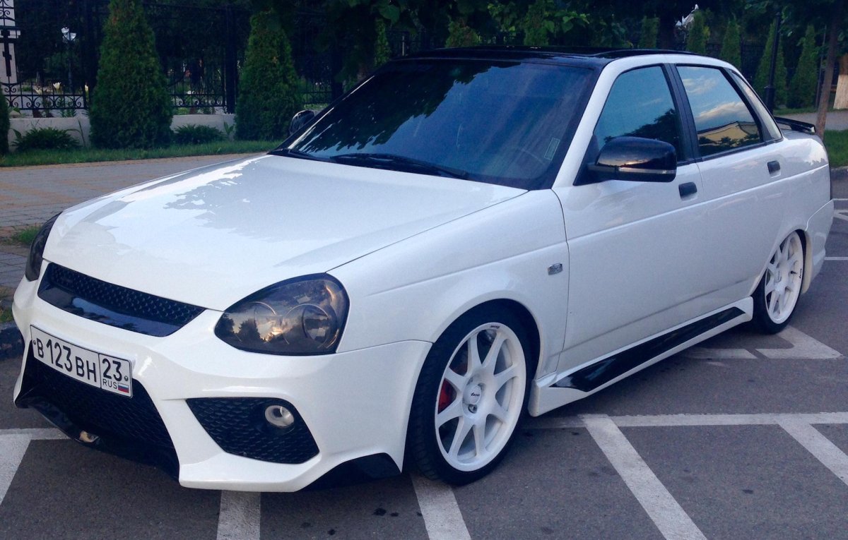 Лада Приора седан белая 2170