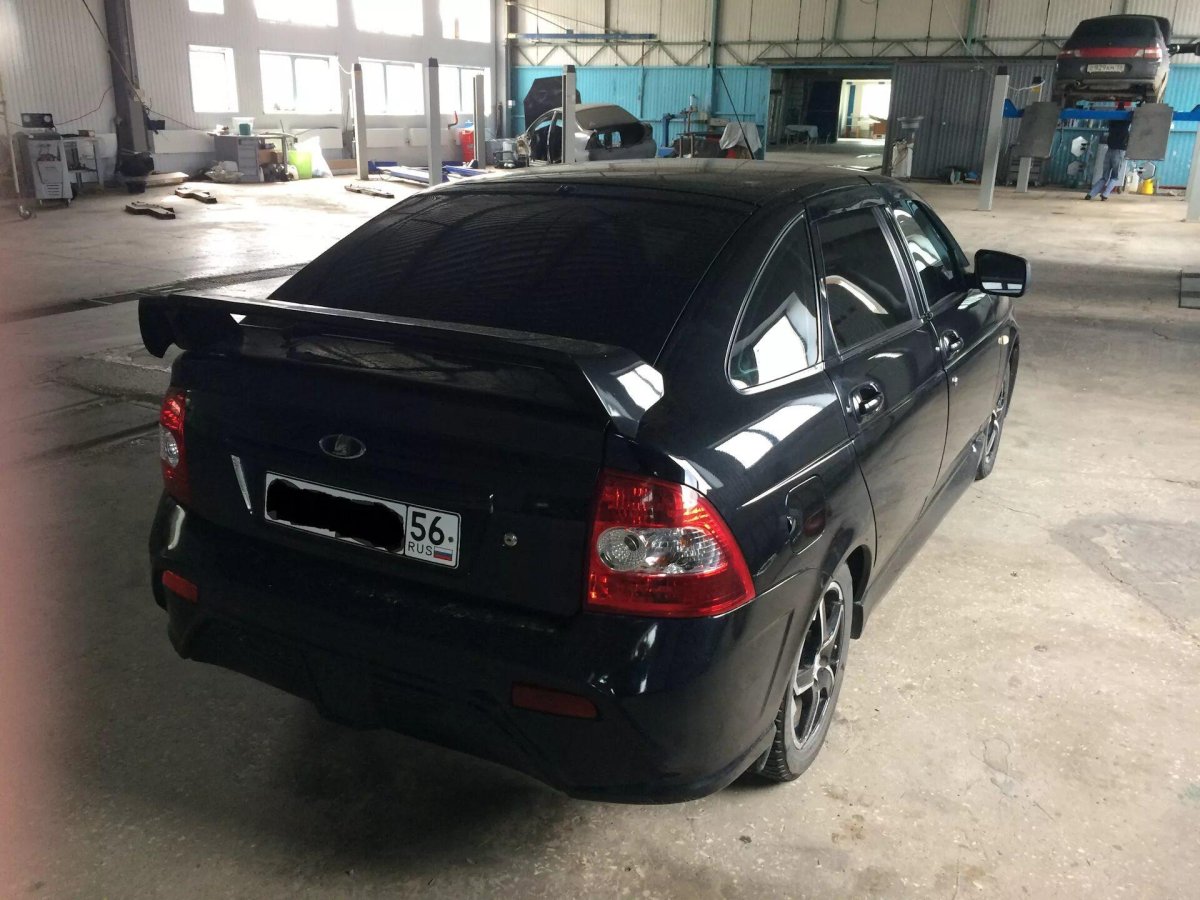 Черная Приора со спойлером